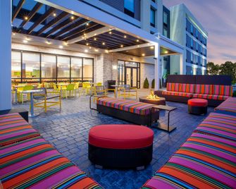 Home2 Suites by Hilton Lewisburg - Lewisburg - Binnenhof
