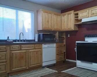 Sauna & King Bed Near Logan, Usu & Firefly Park - Logan - Kuchyň