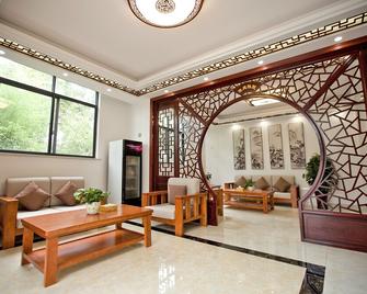 Huangshan North Station Huiting Boutique Hostel - Huangshan - Lobby
