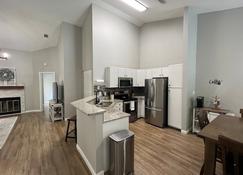 Mid City Condo - Huntsville - Kitchen