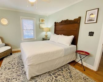 Downtown Greer Cottage Walk To Downtown! - Greer - Camera da letto