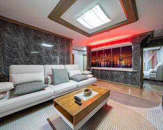 Dubai Motel - Daejeon - Wohnzimmer