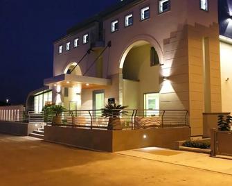 Hotel La Conchiglia - Romano di Lombardia - Gebouw