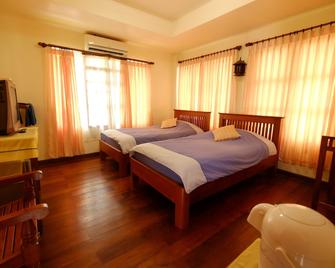 Huen Kham Kong Guesthouse - Mae Sariang - Camera da letto