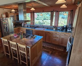 Ocean-View Majestic Retreat • Stunning Sunrises & Sunsets : Full House - Watsonville - Küche
