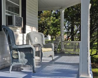 Captain Nataniel Clarke Historic Homestead - Old Saybrook - Patio
