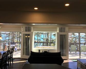 Pine scented & ocean kissed! - Milbridge - Sala de estar