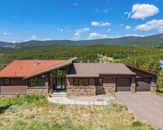 Ridge View Retreat - Panoramic Views and Hot Tub - Nederland - Edificio