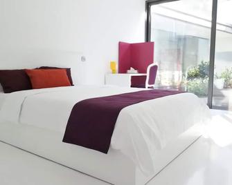 Lokàl Boutique Hotel - לרנקה - חדר שינה