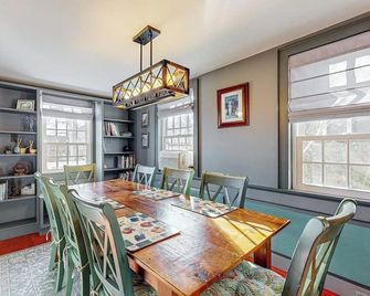 Cozy apartment near the river: walk to town & local attractions - Wiscasset - Dining room
