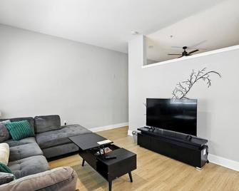 Towson Elite Apartment - Towson - Sala de estar