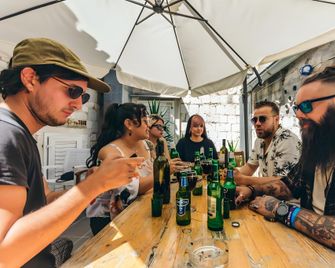 Booze & Snooze Social Hostel - Split