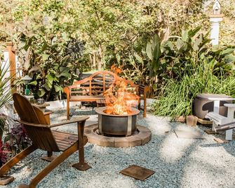 Arrowhead Inn - Durham - Patio