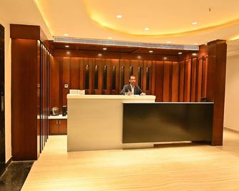 Aakriti Clarks Inn Express, Opposite Satellite Bus Stand, Bareilly - Bareilly - Front desk
