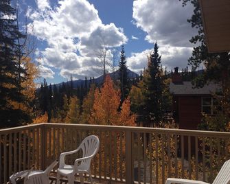 Beautiful Mountain views, 5 ski areas, Nat'l forest hiking, biking, lakes. - Silverthorne - Balcony