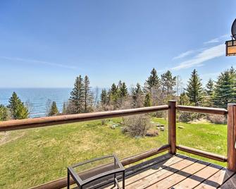 Tofte Superior Lakefront 2br | Beach Access | Near Lutsen | Hiking | Ev Charger - Tofte - Balcón