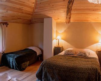 Dauphinoise adobe farmhouse in the heart of a Vercors horse stud farm - Saint-Siméon-de-Bressieux - Habitación