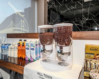 Hilltown Airport Hotel & Restaurant - Karaburun