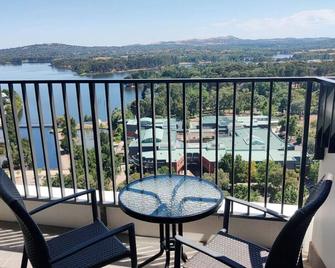 Lake Views Balcony in Spacious 1 Bed Unit - Hosted by CanStay - Belconnen - Balcony
