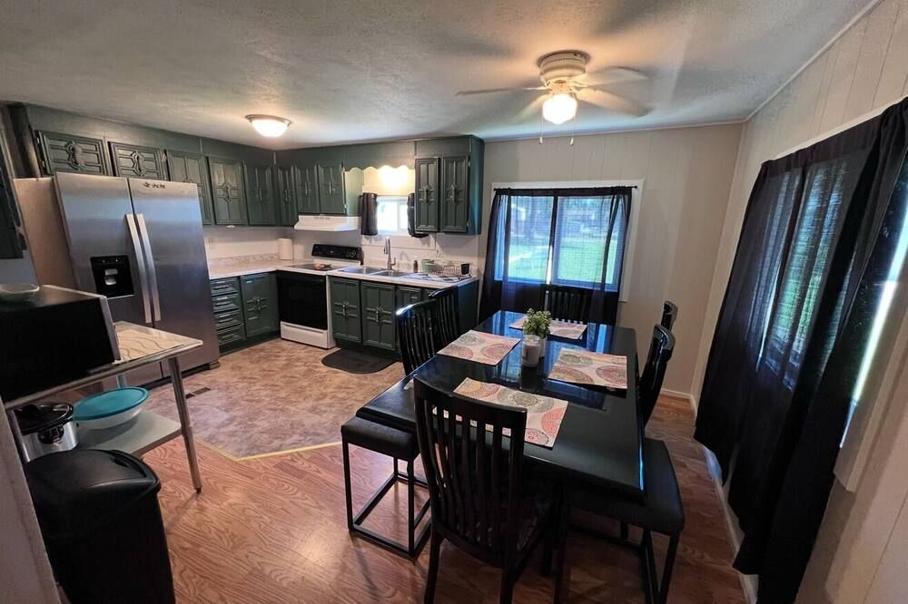 Charming 3-bedroom house in Goodland just off interstate - Goodland - Comedor