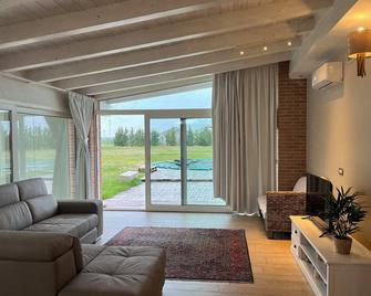 Cottage indipendente con piscina privata - Gambulaga - Sala de estar