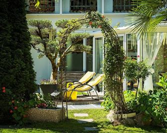 Holiday Apartment 'Alpenhof Lodge Almrose' with Mountain View, Pool & Sauna - Saltusio - Patio