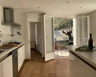 Exceptional panorama, swimming pool, pétanque court, 220 m2, 3 min from Buis! - Buis-les-Baronnies - Kitchen