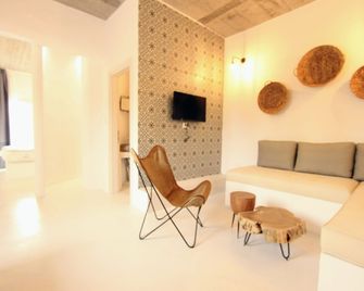 Mesanto Luxury Suites - Megalochori - Obývací pokoj