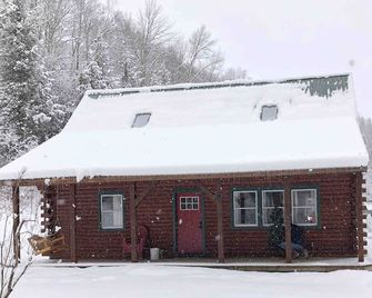 Charming Vermont Log Cabin - Jeffersonville - Gebäude