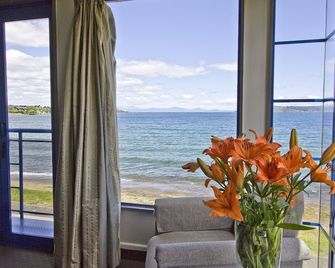 Clearwater Motor Lodge - טאופו - מרפסת