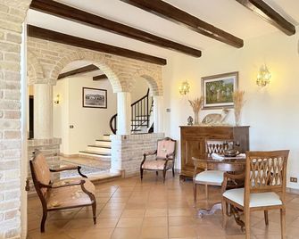 Dream House - Villa con giardino e piscina - Montegranaro