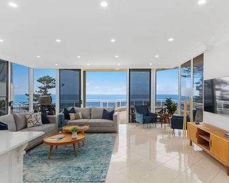 Ocean Vista Escape - A Lofty Beachfront Penthouse - Wollongong - Sala de estar