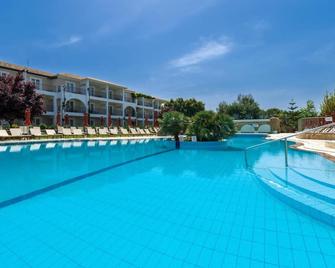 Bitzaro Grande Hotel - Kalamaki - Piscina