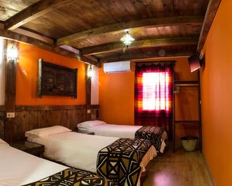 Hotel Plaza - Cuenca - Makuuhuone