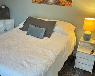 Spacious, Cute, & Clean - 1-bedroom apt in gorgeous Brattleboro with WiFi - Brattleboro