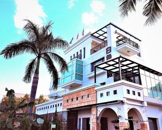White Palace B&B - Ji'an Township - Будівля