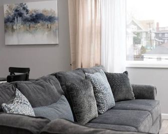 Come and relax! Apt with 3BR close to NYC. - Paterson - Sala de estar