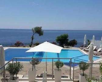 Eroessa - Samothraki Beach Apartments & Suites Hotel - Samothraki - Piscina