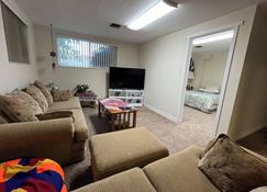 Private One Bedroom Basement Apartment - Salt Lake City - Living room