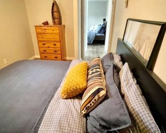 Cottage memories and family fun on beautiful Chandos Lake - Apsley - Bedroom