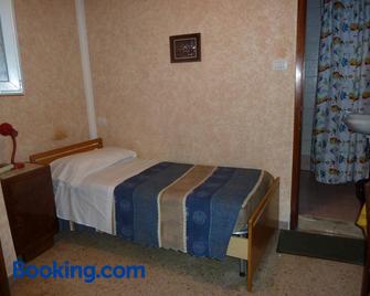 Hotel Bolognese - Foligno - Bedroom