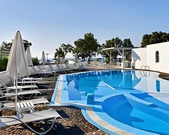 Hotel Sea View - פריסה - בריכה