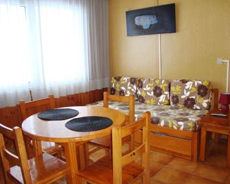 Apartamentos Sapporo 3000 - El Pas de la Casa - Sală de mese