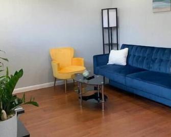 Cozy, Convenient, Modern update - Gonzales - Living room