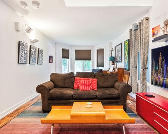 Chicago 2 Beds Family Retreat with Attic Space - Chicago - Living room