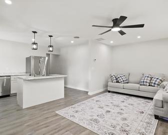 Brand New Apartment The Holton #2 in Big Stone Gap near Lonesome Pine Hospital - Big Stone Gap - Sala de estar