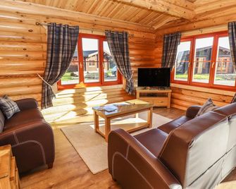 Holly Lodge - Oakham - Living room