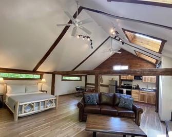 Barn Off the beaten path yet close to everything. - Northfield - Bedroom