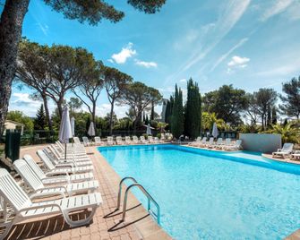 Comfort Aparthotel Fréjus La Tour de Mare - Fréjus - Piscina