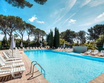 Comfort Aparthotel Fréjus La Tour de Mare - Fréjus - Pool